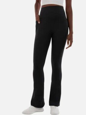 Kirkland Signature Women's Stretch Brushed Mini Flare Yoga Pant with Pockets, S